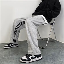 灰色