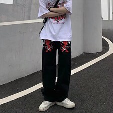 黑色
