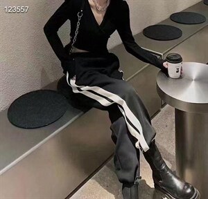 侧面双杠加绒卫裤，女装休闲裤，晶莉莱