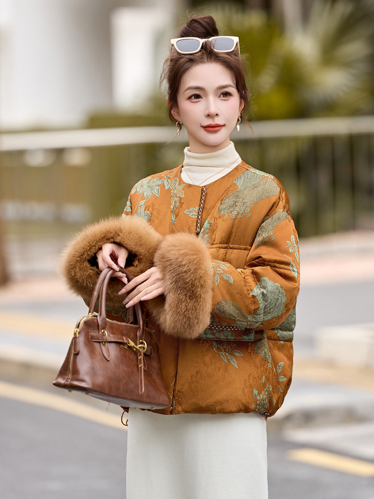 现货人丝轻奢2025年冬季羽绒气质新中式真狐狸毛羽绒新款,女装羽绒服,艾仟回(原伊仟回)
