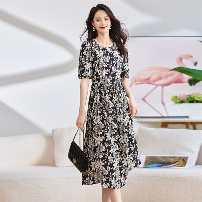 碎花连衣裙2025年夏季新款时尚气质减龄显瘦,女装连衣裙,雅之冉羊绒