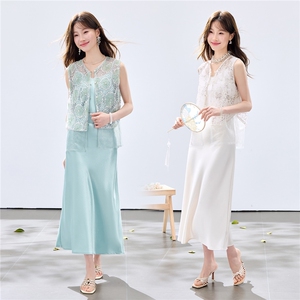 夏季新款现货！2026小清新重工盘花珍珠亮片马甲+珍珠缎面长裙女图片