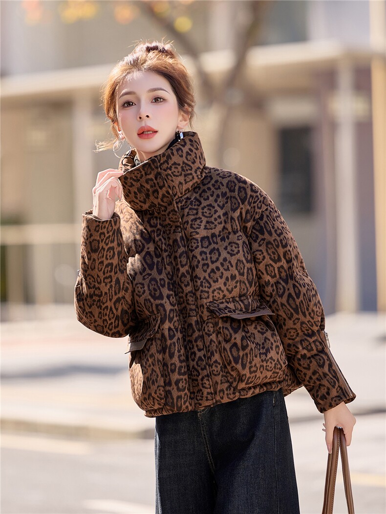 时尚豹纹短款立领羽绒服女2025冬新款加厚保暖,女装羽绒服,余墨