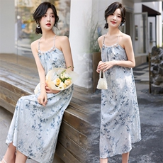 甜美小个子修身吊带裙女夏季2024新款碎花氛围感连衣裙，女装连衣裙，冬木谷雨