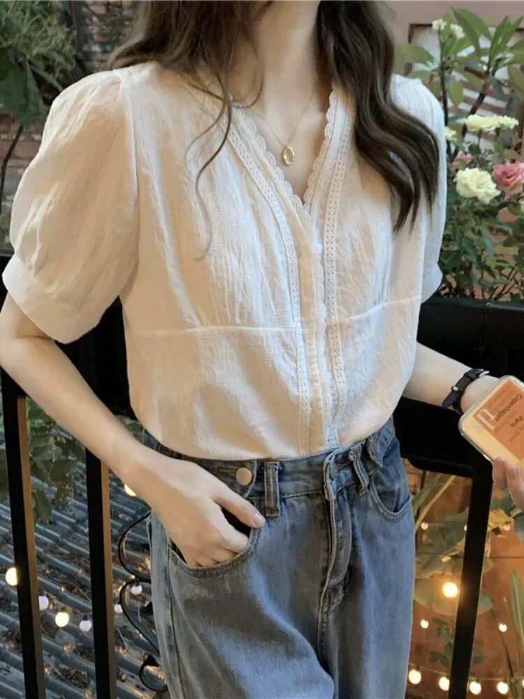 2025法式泡泡袖小众设计感V领短袖衬衫,女装衬衫,湘姗