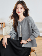 2025早秋新款慵懒风圆领针织开衫简约短外套毛衣女，女装短外套，时尚风爆