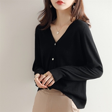 精纺细羊毛针织开衫女外套夏季薄款V领系扣长袖毛衣短外搭宽松潮，女装羊毛衫，绒汀羊绒