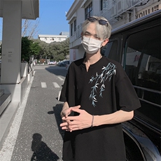 黑色