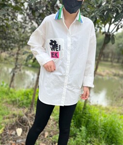 新款拼色领配花朵胸针休闲衬衫图片