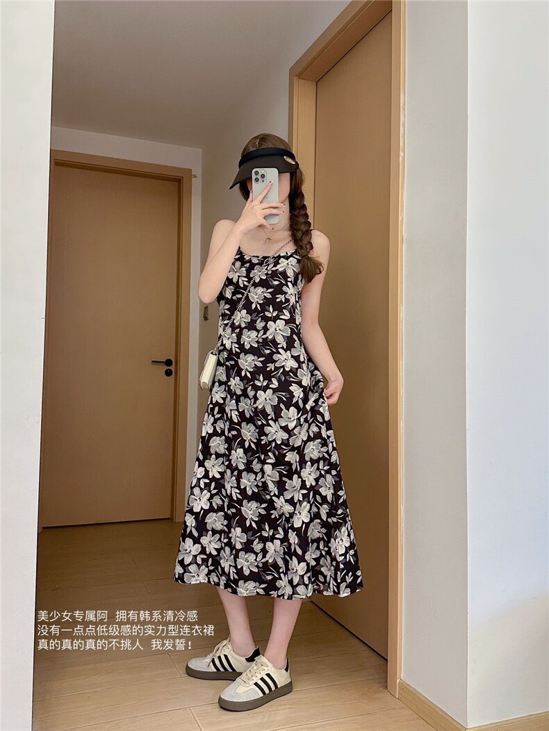 碎花吊带连衣裙时尚百搭气质女图片