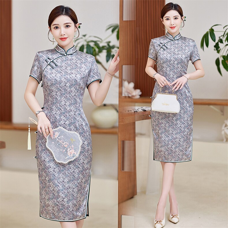 春夏季新款设计简约时尚大气中长款专柜品质真丝旗袍连衣裙新中式，女装汉服/婚纱/旗袍/礼服，小荷流