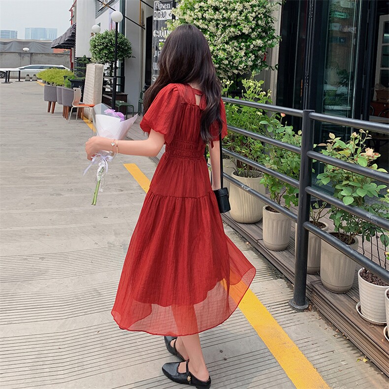 现货方领连衣裙女2024年新款气质温温柔收腰连衣裙图片