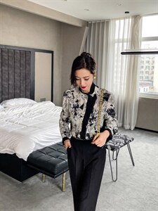 花边领子衬衣图片