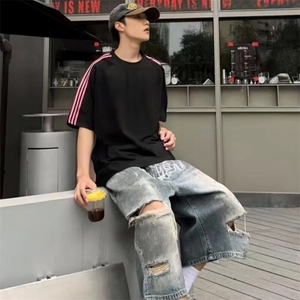 抖音得物品质二开240克宽松纯棉美式潮牌印花三条杠中性风短袖T恤图片