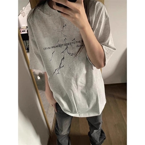 潮牌闪电字母短袖t恤女夏季高街时尚潮上衣宽松休闲半袖T053,网拍女模特穿衣搭配图片