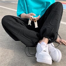 黑色