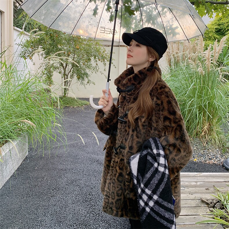 豹纹仿貂绒羊羔毛皮毛一体外套女2024冬季新款牛角扣加厚棉衣棉服,女装短外套,2C085