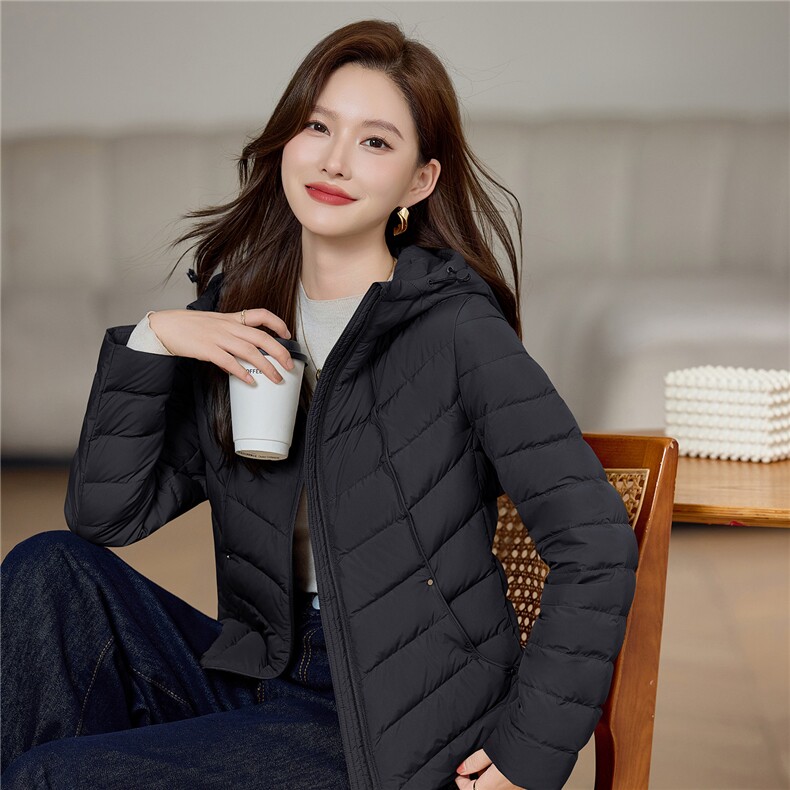 现货2025年冬季时尚休闲连帽保暖羽绒服,女装羽绒服,依恋蒂丝