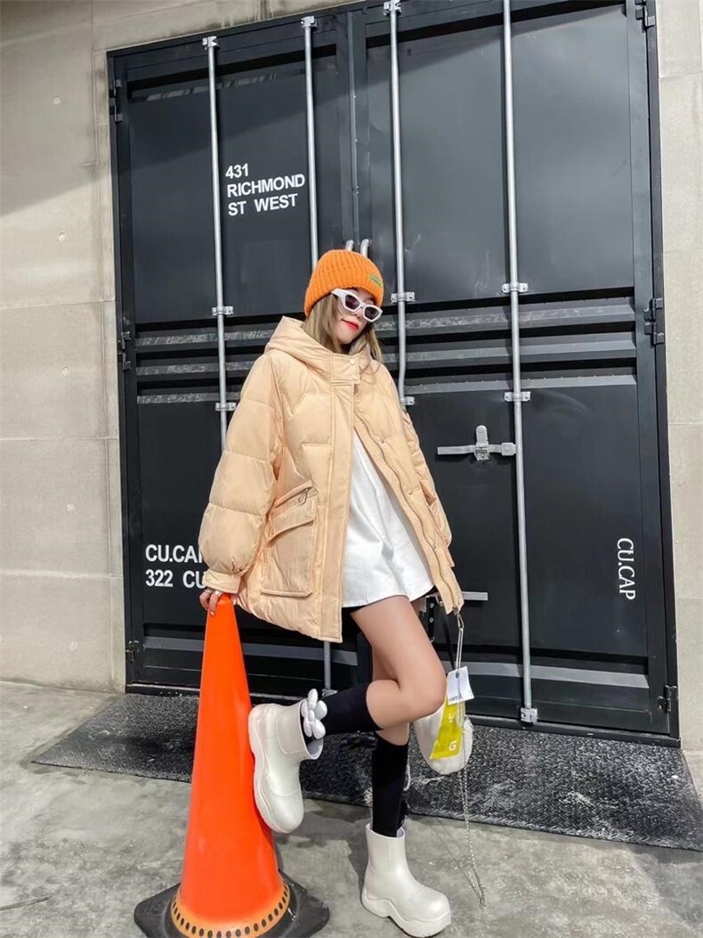 羽绒服亮色系，女装羽绒服，秀水丽人
