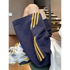 藏青色