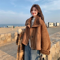 厚实的咖色皮毛一体外套2C151-W09-P225-K338，女装短外套，2C151