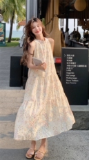 法式碎花挂脖露肩连衣裙女夏2025新款独特漂亮韩系穿搭气质感长裙，女装连衣裙，2C012