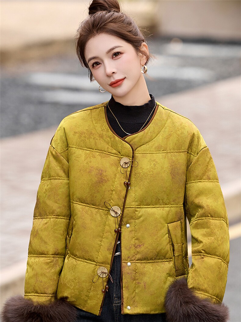 2025年冬季新款新中式90白鸭绒真狐狸毛高端时尚短款羽绒服,女装羽绒服,心心服饰