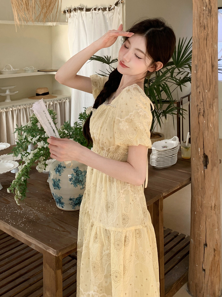 黄色重工刺绣法式连衣裙女2025年新款夏日独特漂亮掐腰绝美小裙子,女装连衣裙,浙宝208A