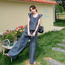 高级松弛感穿搭套装女夏2025新款小香风飞袖牛仔阔腿裤小众两件套，女装套装/套裙，维壹