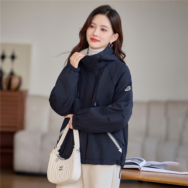 现货!2025年冬季时尚宽松连帽刺绣加绒加厚女外套,女装棉衣/棉服,依恋蒂丝