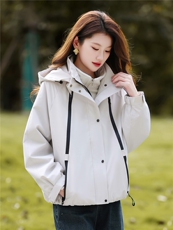 户外休闲连帽三合一冲锋衣外套女2025冬季加绒宽松百搭派克服棉服，女装套装/套裙，丽影随形