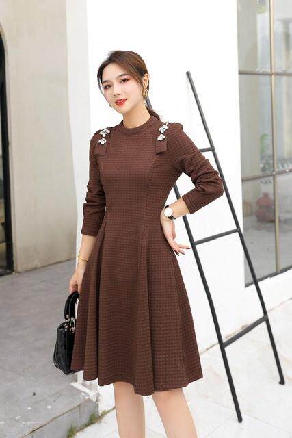 时尚修身显瘦连衣裙灰色，咖啡色，黑色，三个色四个尺码m一xx，女装连衣裙，圣姿源