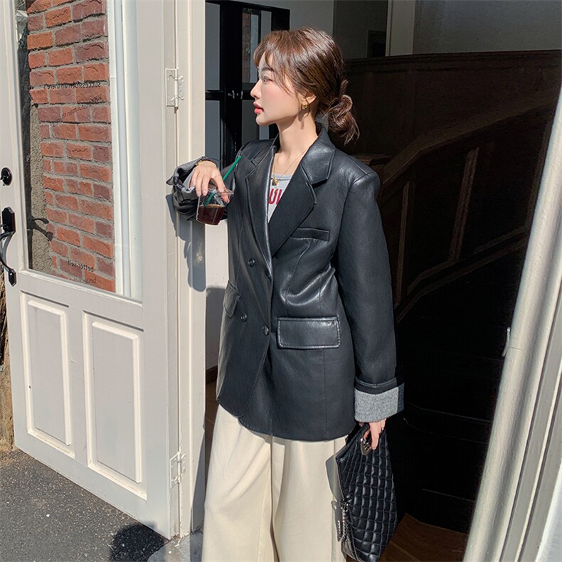 2025秋季新款黑色通勤风复古PU皮西装外套女高级感拼接淡人小西服,女装皮衣,2C176