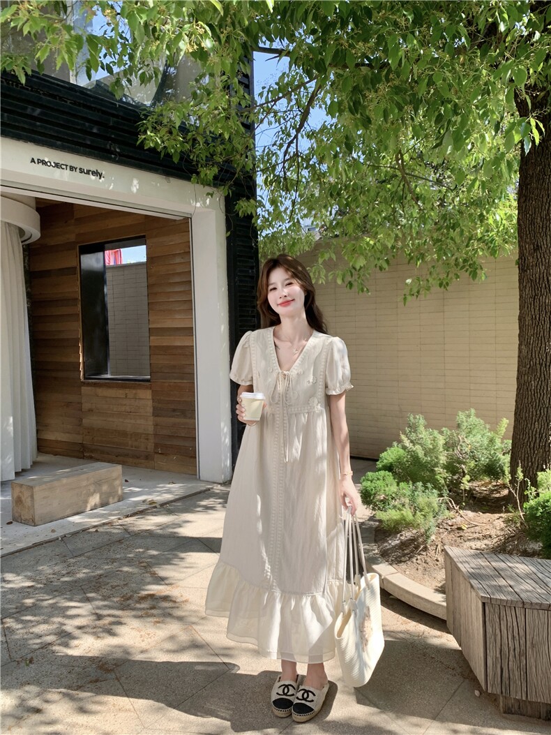 2026新款夏季复古花朵宽松绑带泡泡袖正肩V领连衣裙女夏,女装连衣裙,艾米莉亚