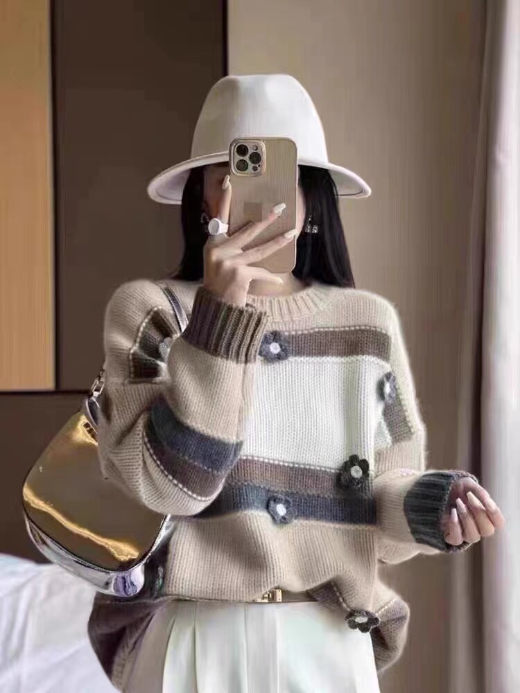 2024秋季新款圆领手工勾花纹针织衫女慵懒风宽松长袖图片