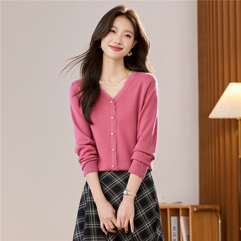 早秋季v领针织开衫女短款秋装2025新款外搭洋气毛衣外套春秋百搭，女装羊毛衫，艾米