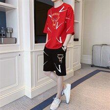 红色