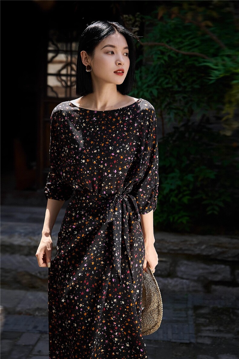 墨影夏花围裹设计印花连衣裙2025年新款女,女装连衣裙,梦白服饰厂