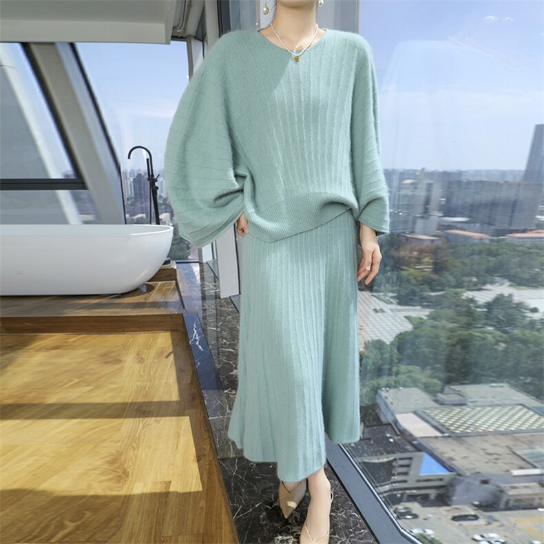 秋冬季新款舒适时尚百搭圆领貂绒套装，女装套装/套裙，冬贝尔貂绒