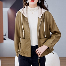 皮衣外套女2023年春季新款洋气减龄带帽子可脱卸口袋短款夹克潮，女装皮衣，江南女神