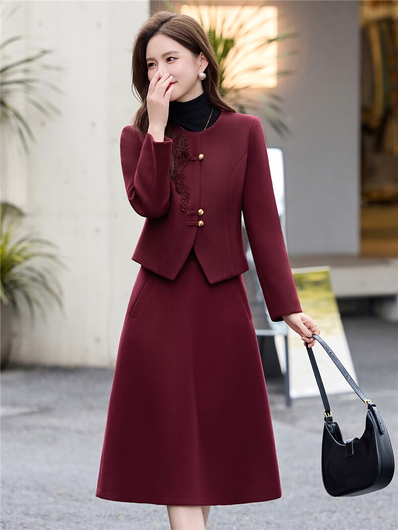 2025年冬季高端小香风绣花气质两件套装裙减龄穿搭套裙,女装套装/套裙,伊航服饰