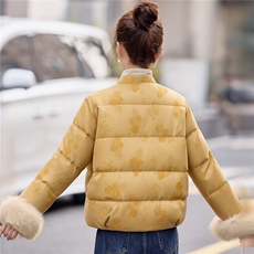 现货2026新中式气质优雅提花真狐狸毛时尚减龄白鹅绒羽绒服，女装羽绒服，卡杰菲