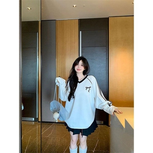 美式运动白色球衣v领条纹长袖T恤女春秋chic蝴蝶结设计感休闲上衣,休闲裤搭配什么皮带图片