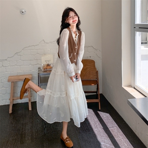 甜美减龄马甲蕾丝连衣裙两件套女春秋2025新款独特漂亮巨好看裙子图片