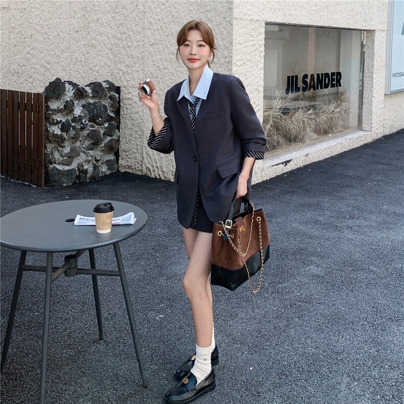 通勤灰色西服上衣套装女春秋超火好看高级小众休闲职业西装短外套,女装短外套,2C098