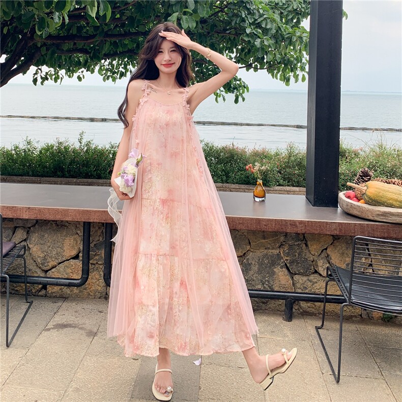 法式优雅薄纱吊带连衣裙女2025夏季新款设计感度假风气质仙女裙潮图片