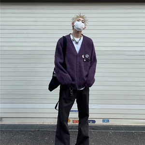 高级感紫色百搭V领针织开衫男女秋冬新款胸针宽松慵懒风毛衣外套图片