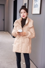 短羽绒服冬季女2024年新款泡芙感连帽时尚宽松显瘦白鸭绒面包服，女装羽绒服，时尚俏佳人