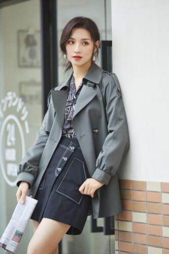 起风了与其说他是一件风衣不如说他是一种气质焕然一新，女装风衣，千浪依族