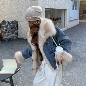 浅蓝色毛毛拼接牛仔派克服女2025冬季新款小个子保暖加厚短款棉服图片